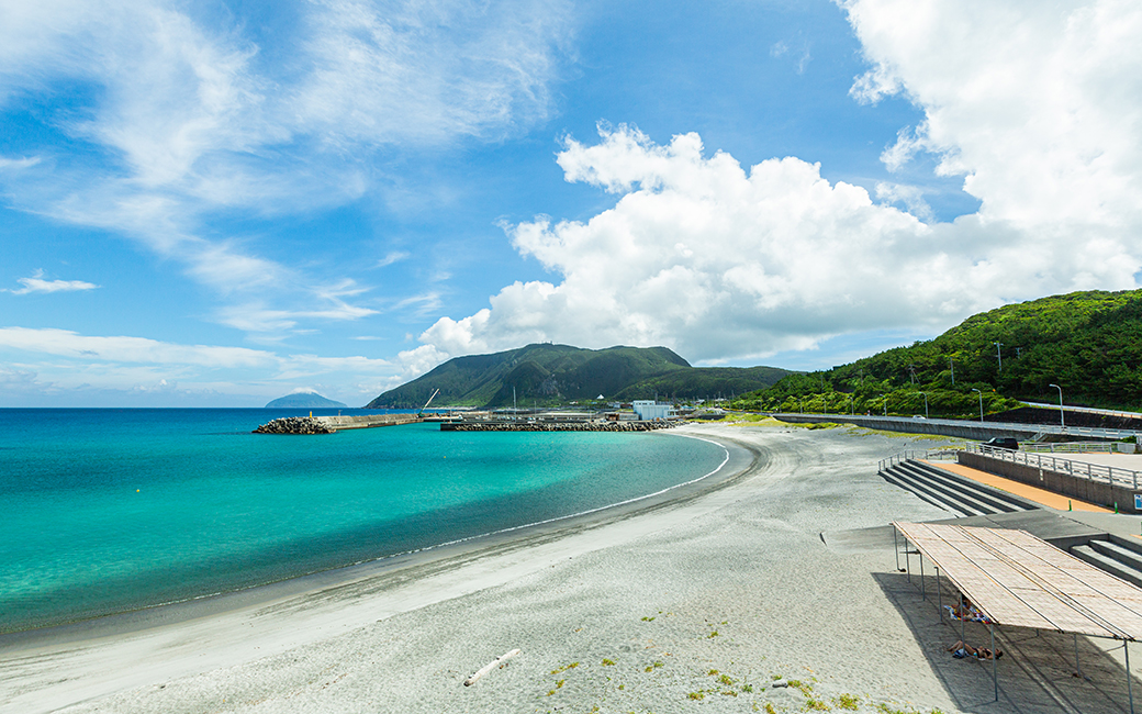 黒根海岸 | 新島村観光案内所｜ 旅行・宿泊・食事