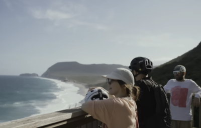 自転車に乗って、海岸を一望できる羽伏浦展望台へ！