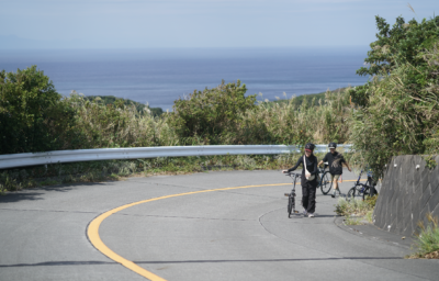 ハイキングコース入り口まで、心臓破りのサイクリング